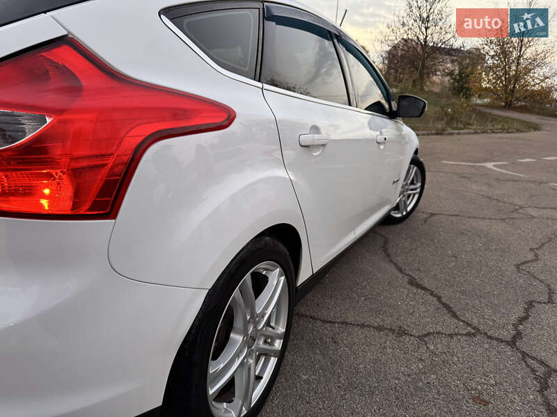Хетчбек Ford Focus 2012 в Южному фото 7 Хетчбек Ford Focus 2012 в Южному