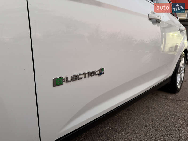 Хетчбек Ford Focus 2012 в Южному фото 11 Хетчбек Ford Focus 2012 в Южному