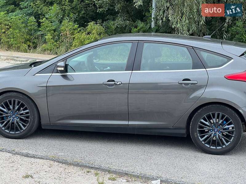 Хэтчбек Ford Focus 2015 в Днепре