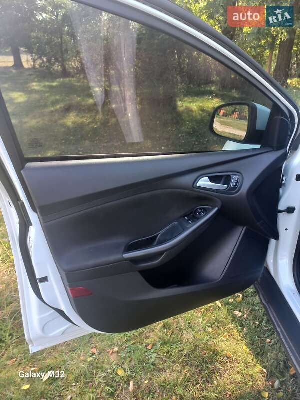 Універсал Ford Focus 2015 в Лебедині