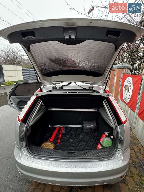 Хетчбек Ford Focus 2011 в Києві фото 6 Хетчбек Ford Focus 2011 в Києві