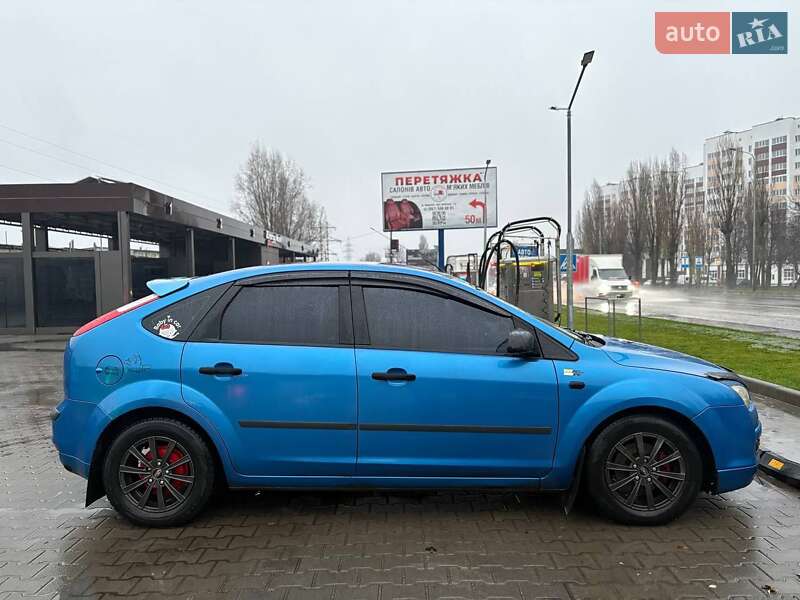 Хэтчбек Ford Focus 2006 в Вишневом фото 3 Хэтчбек Ford Focus 2006 в Вишневом