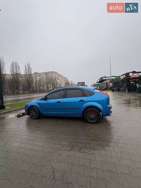 Хэтчбек Ford Focus 2006 в Вишневом фото 4 Хэтчбек Ford Focus 2006 в Вишневом