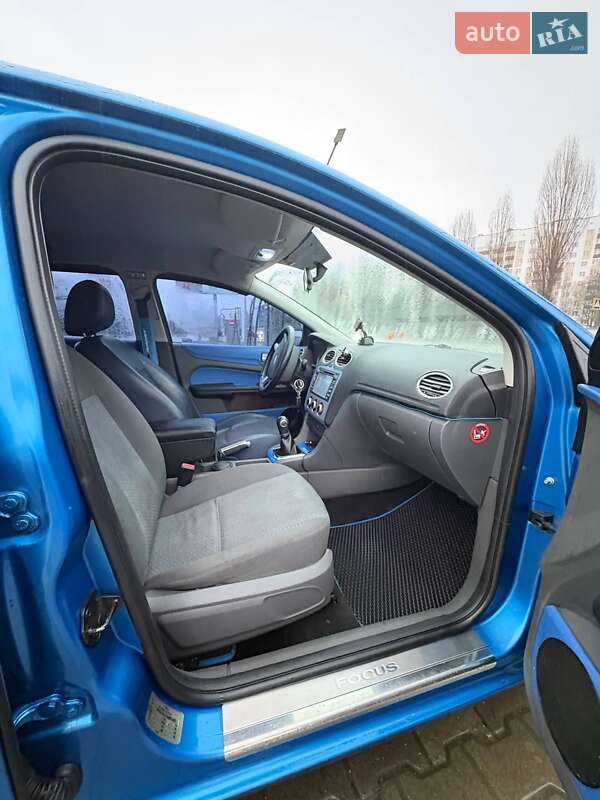 Хэтчбек Ford Focus 2006 в Вишневом фото 26 Хэтчбек Ford Focus 2006 в Вишневом