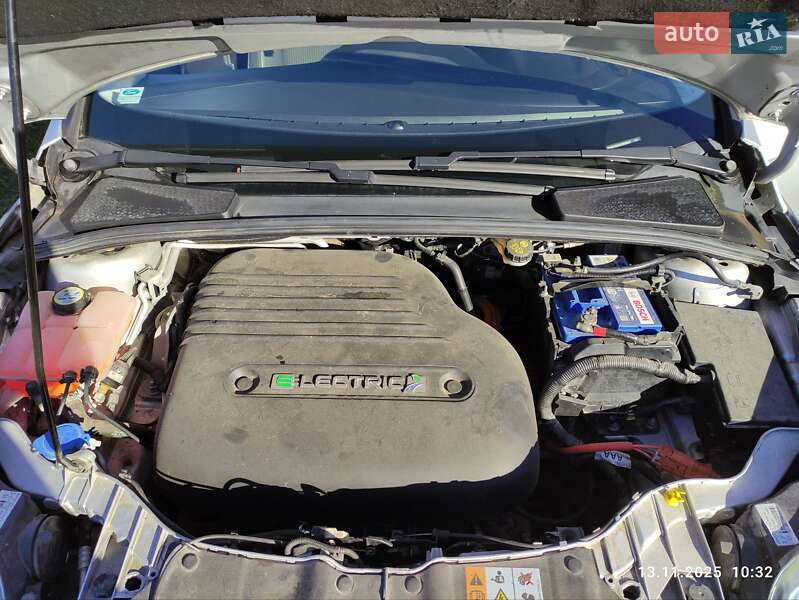 Хэтчбек Ford Focus 2013 в Надворной