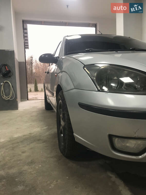 Хэтчбек Ford Focus 2003 в Рогатине