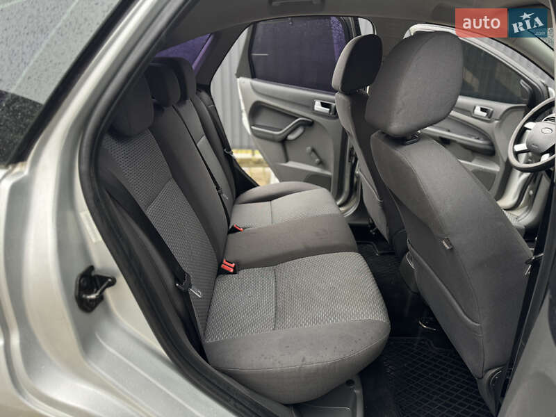 Хэтчбек Ford Focus 2006 в Сваляве