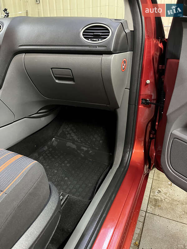 Хэтчбек Ford Focus 2008 в Киеве