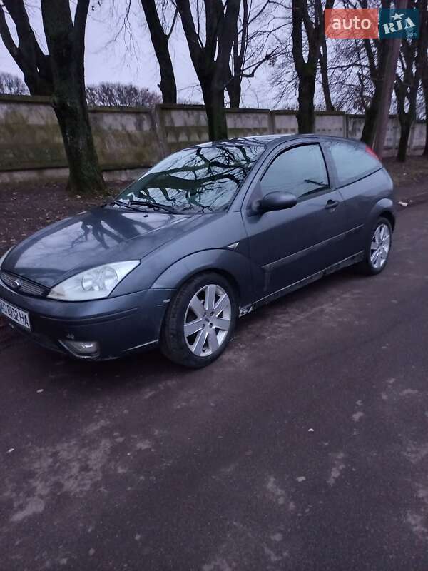 Хэтчбек Ford Focus 2003 в Горохове