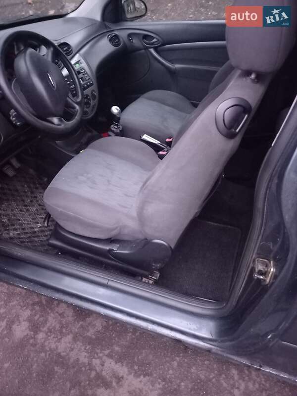 Хэтчбек Ford Focus 2003 в Горохове