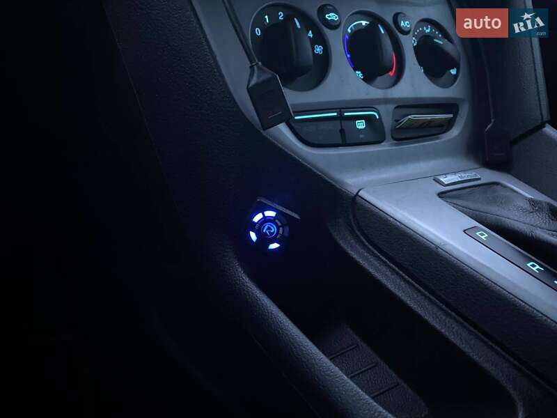 Хэтчбек Ford Focus 2013 в Киеве