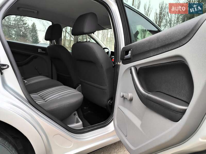 Хетчбек Ford Focus 2008 в Києві