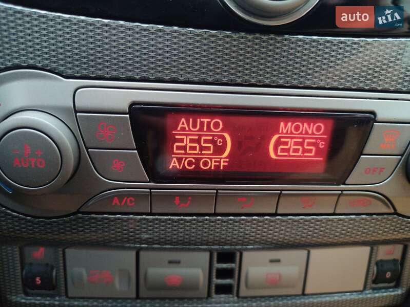 Кабриолет Ford Focus 2011 в Ровно