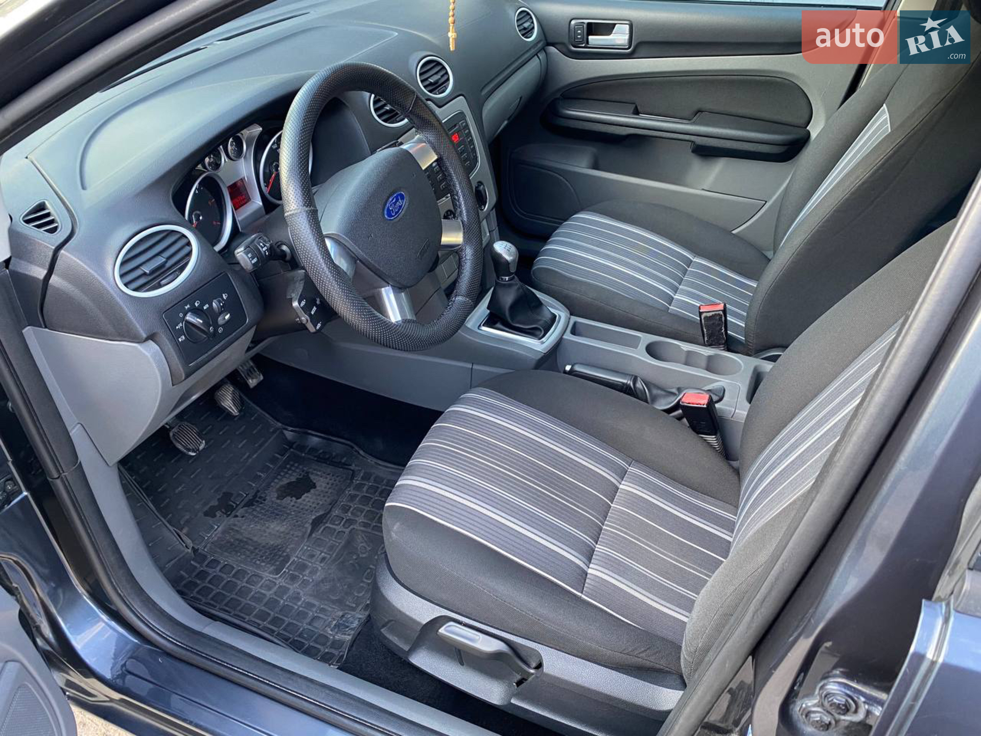 2010 Ford Focus - мініатюра 9