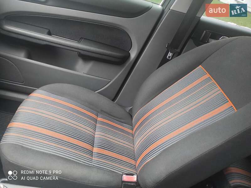 Хэтчбек Ford Focus 2008 в Киеве