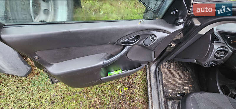 Седан Ford Focus 2002 в Старых Петровцах