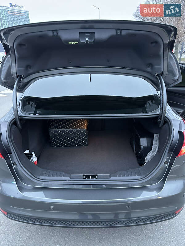 Седан Ford Focus 2018 в Киеве фото 7 Седан Ford Focus 2018 в Киеве