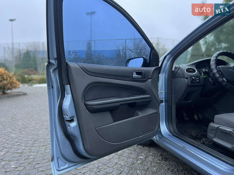 Седан Ford Focus 2006 в Жовкві