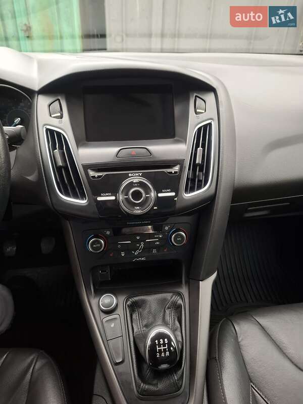 Седан Ford Focus 2016 в Киеве фото 16 Седан Ford Focus 2016 в Киеве