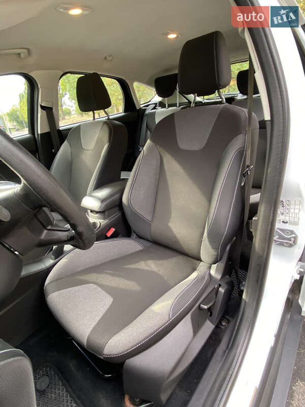 Хэтчбек Ford Focus 2013 в Кременчуге фото 9 Хэтчбек Ford Focus 2013 в Кременчуге