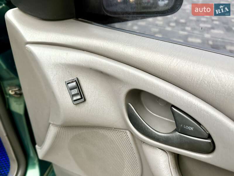 Седан Ford Focus 2001 в Одессе