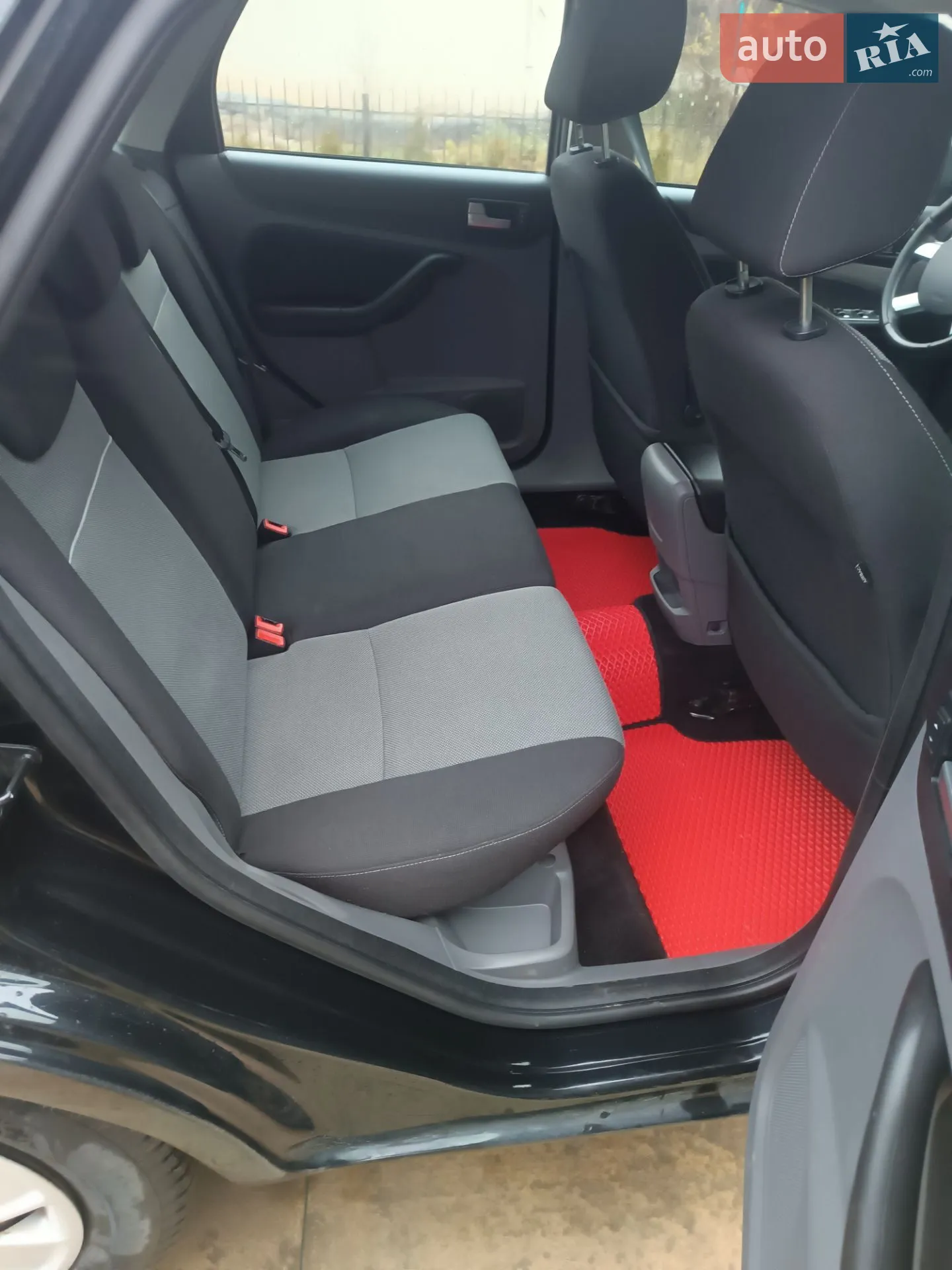 2010 Ford Focus - мініатюра 6
