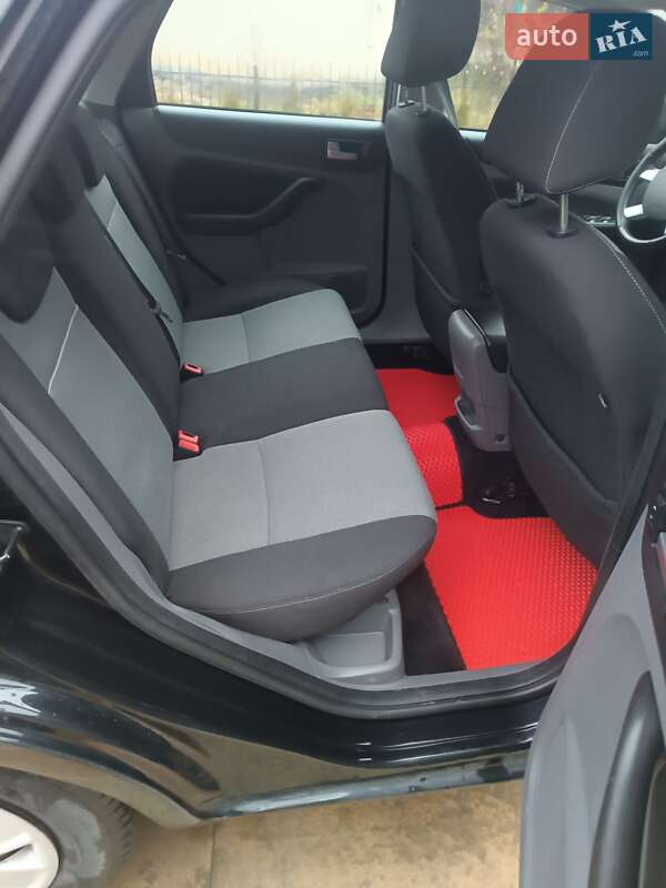 Седан Ford Focus 2010 в Сторожинці