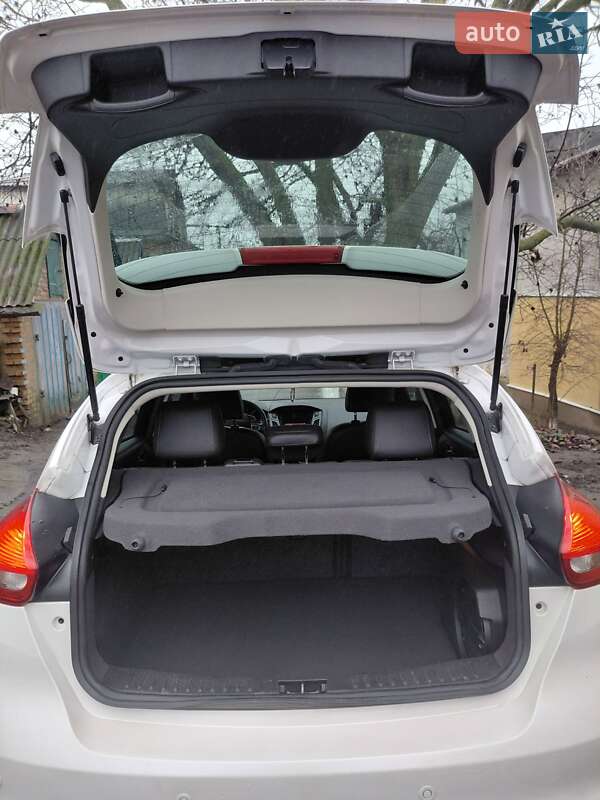 Хэтчбек Ford Focus 2015 в Новоархангельске фото 24 Хэтчбек Ford Focus 2015 в Новоархангельске