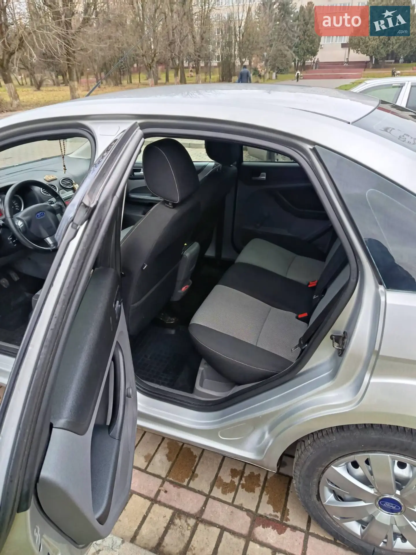 2010 Ford Focus - мініатюра 4