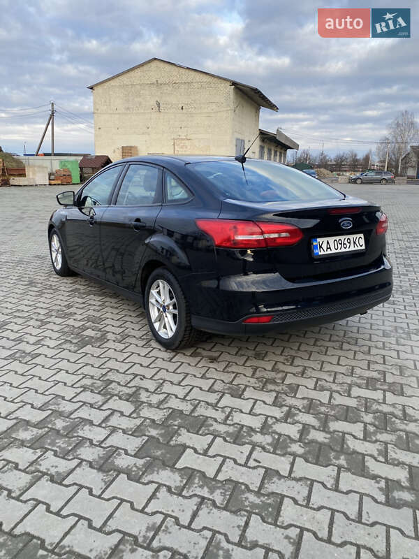 Седан Ford Focus 2015 в Сарнах