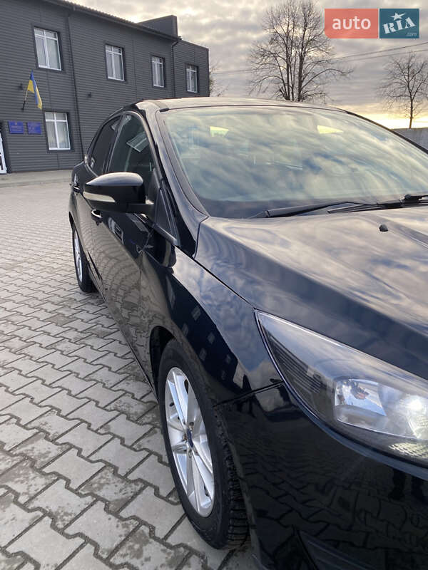 Седан Ford Focus 2015 в Сарнах