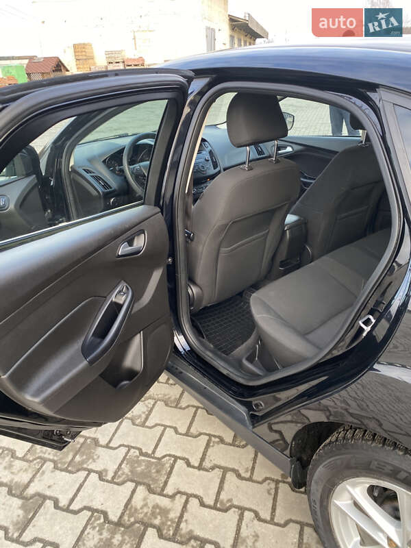 Седан Ford Focus 2015 в Сарнах