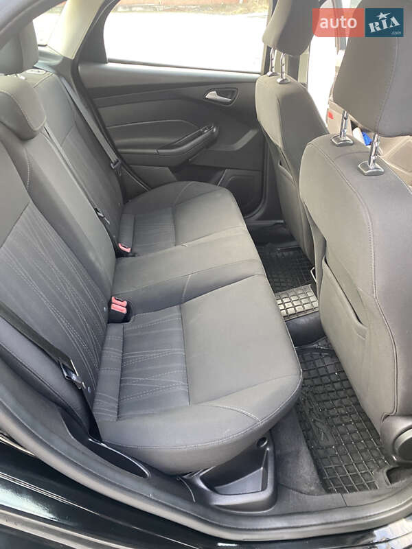 Седан Ford Focus 2015 в Сарнах