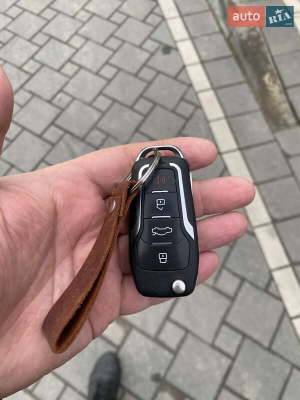 Седан Ford Focus 2015 в Сарнах