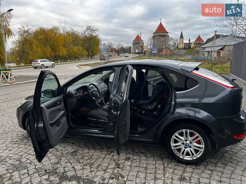 Хэтчбек Ford Focus 2010 в Тернополе