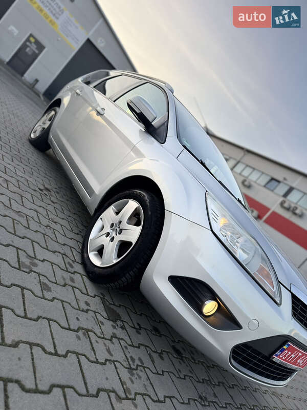 Универсал Ford Focus 2008 в Нововолынске