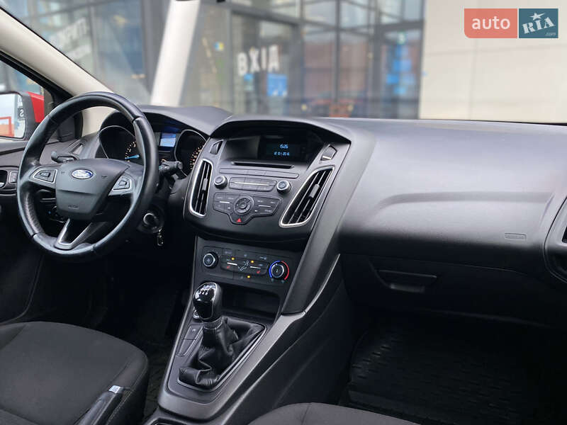 Хэтчбек Ford Focus 2015 в Киеве фото 12 Хэтчбек Ford Focus 2015 в Киеве