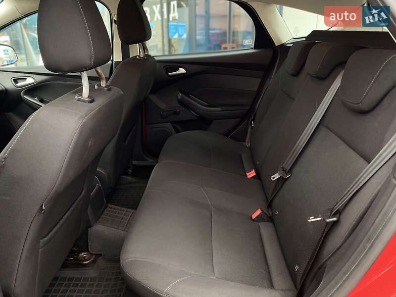Хэтчбек Ford Focus 2015 в Киеве