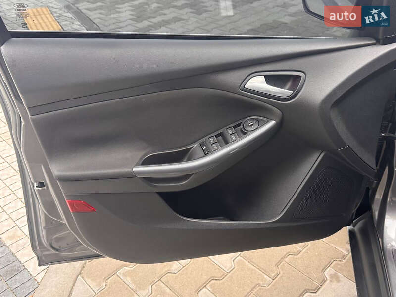 Хэтчбек Ford Focus 2014 в Киеве