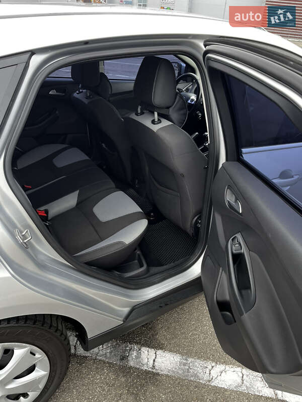 Хетчбек Ford Focus 2014 в Києві фото 45 Хетчбек Ford Focus 2014 в Києві