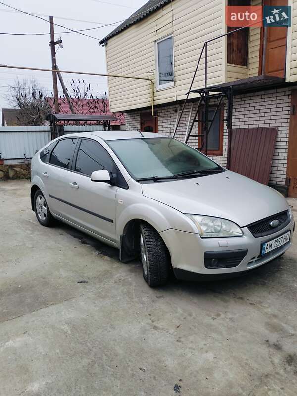 Хэтчбек Ford Focus 2006 в Радомышле