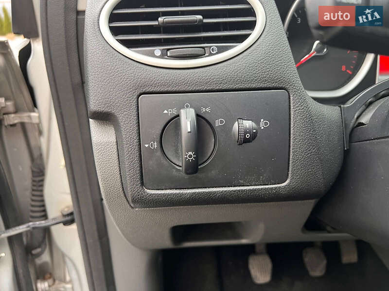 Универсал Ford Focus 2009 в Ромнах