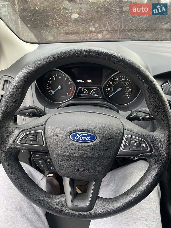 Хэтчбек Ford Focus 2015 в Новоалександровке