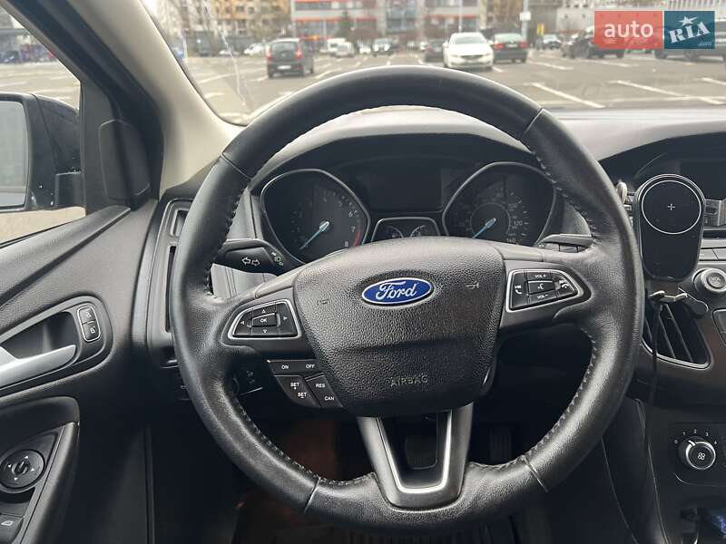 Хэтчбек Ford Focus 2015 в Киеве