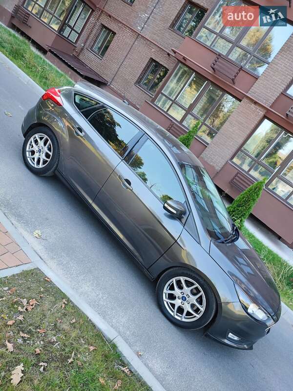 Хэтчбек Ford Focus 2015 в Чернигове
