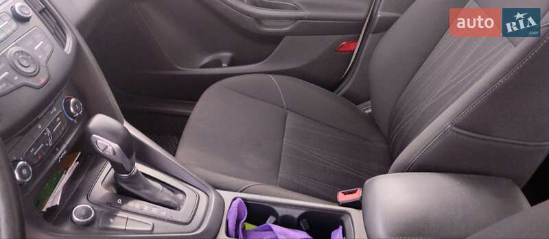 Седан Ford Focus 2017 в Ужгороді