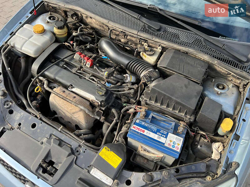 Седан Ford Focus 2004 в Золочеві