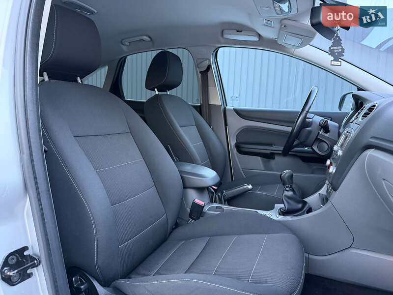 Хетчбек Ford Focus 2010 в Чернівцях