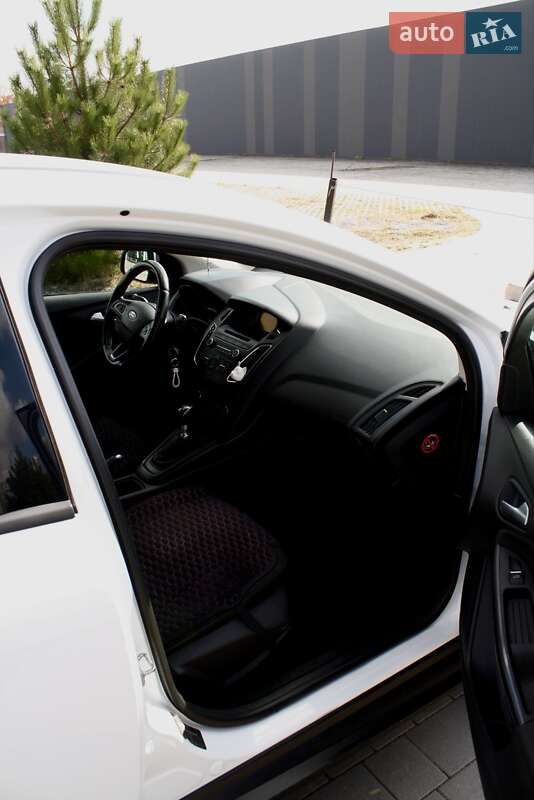 Хетчбек Ford Focus 2016 в Хмельницькому
