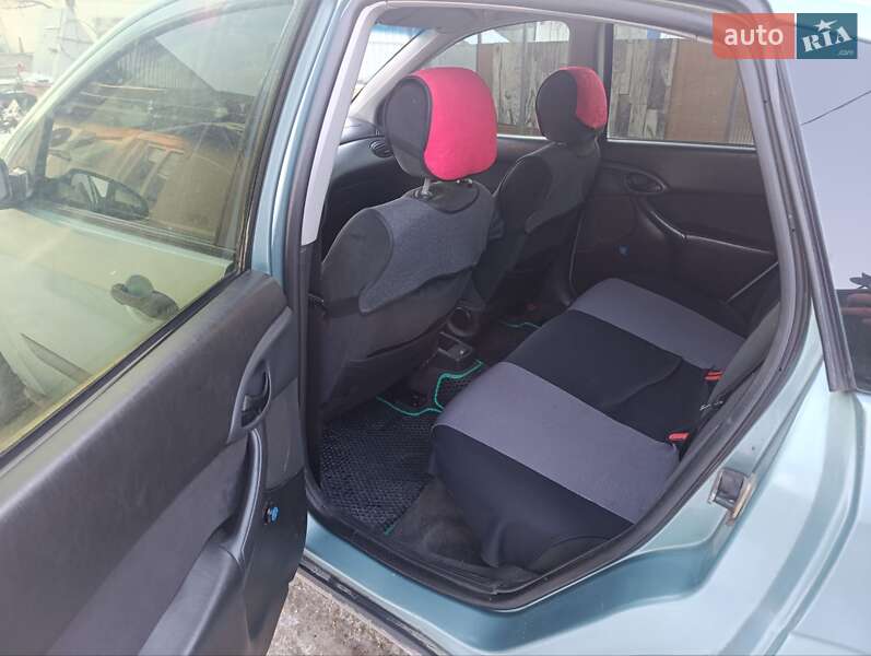 Хэтчбек Ford Focus 1999 в Мироновке